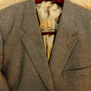 Beautiful, houndstooth Hart Schaffner & Marx 48R woolsportcoat!